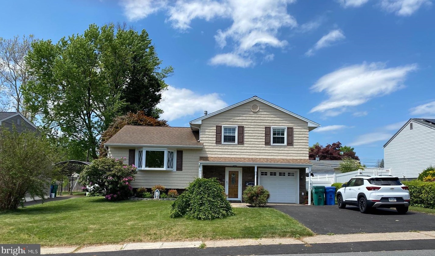 209 Welsford Rd, Fairless Hills, PA 19030