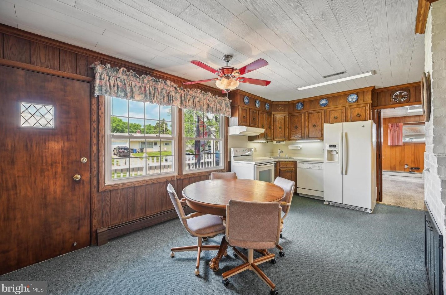 56 Timber Ln, Levittown PA 19054-2923 exterior