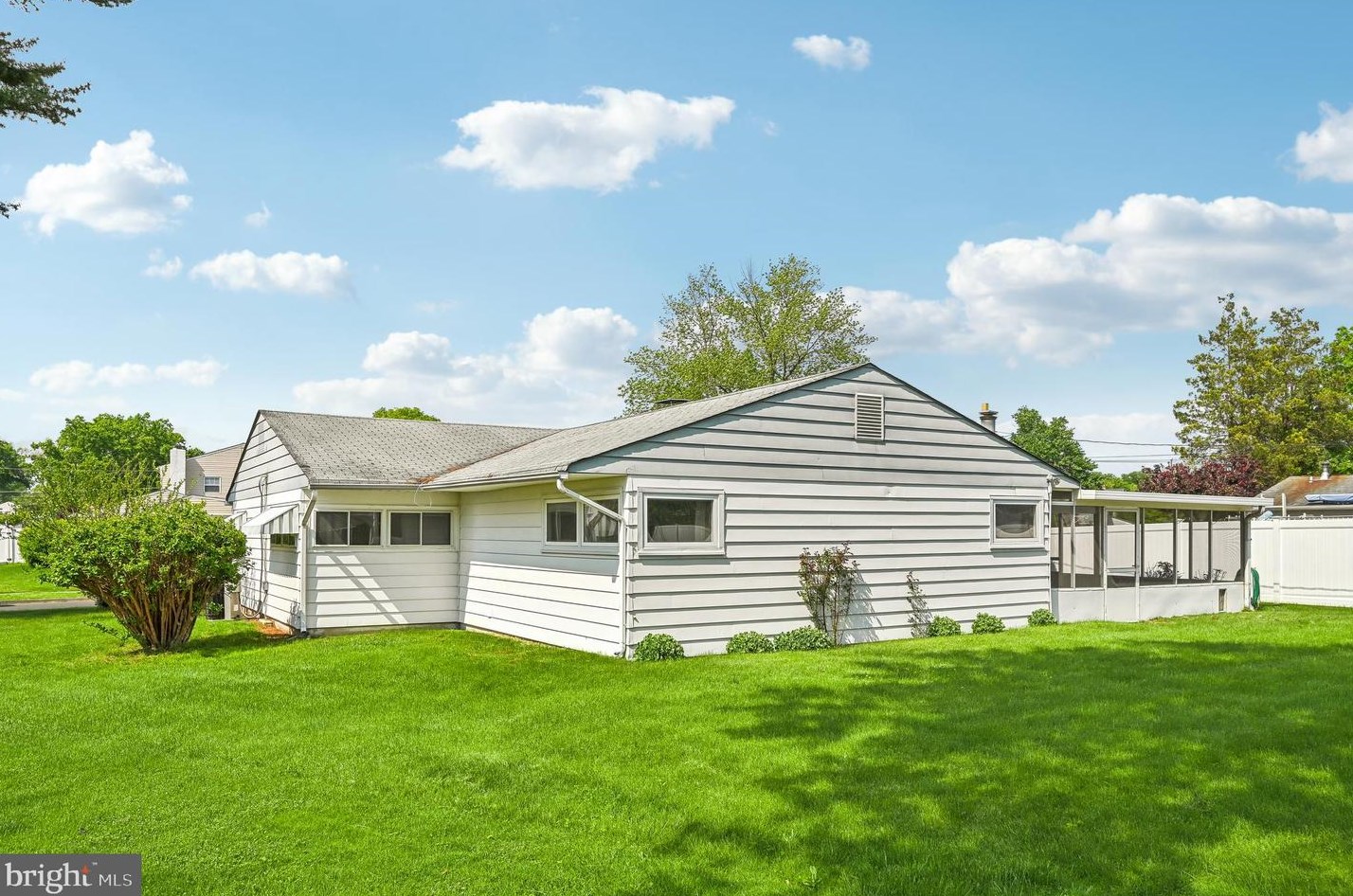 56 Timber Ln, Levittown PA 19054-2923 exterior