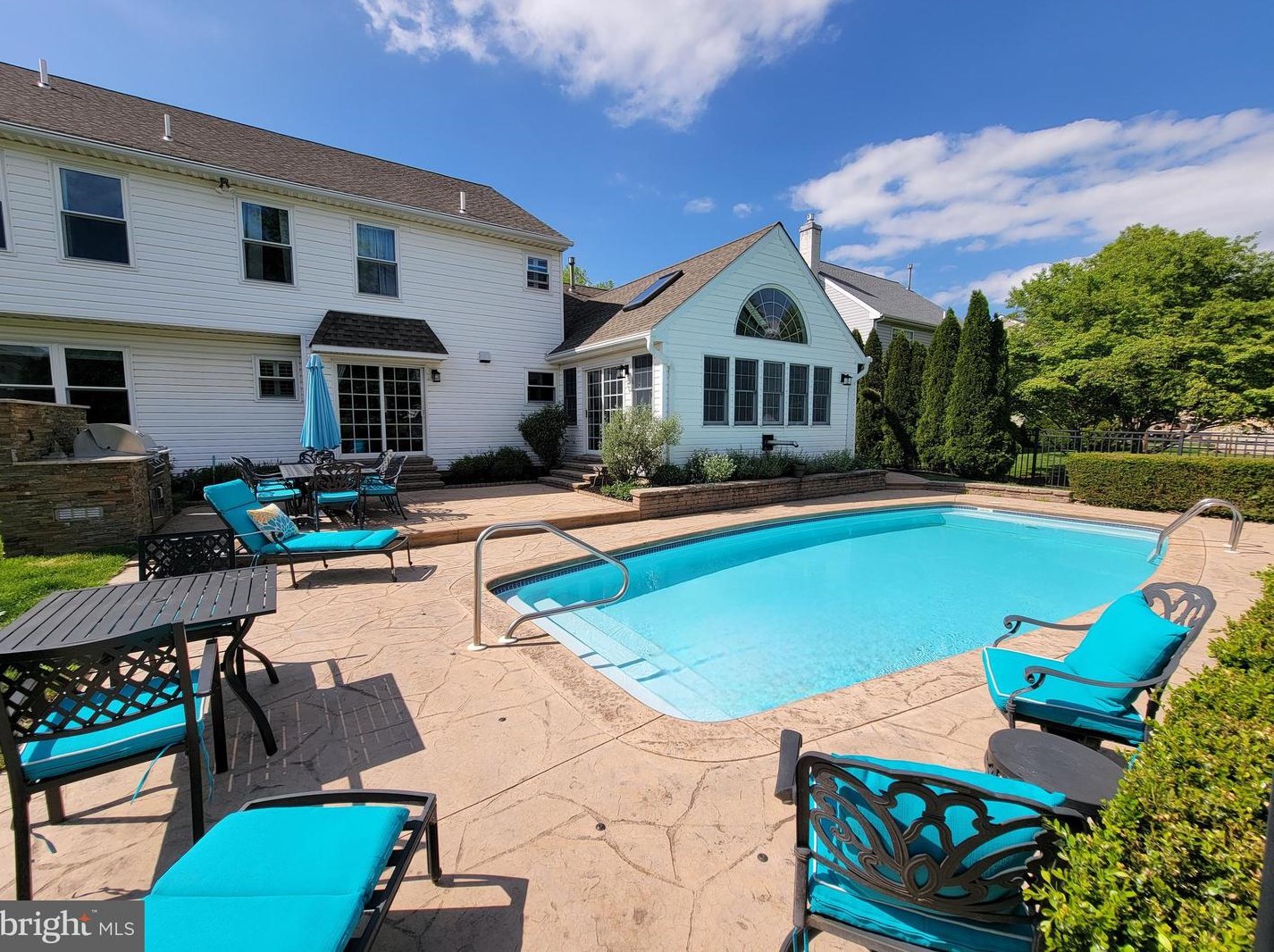 3963 Amberton Ct, Gardenville, PA 18902
