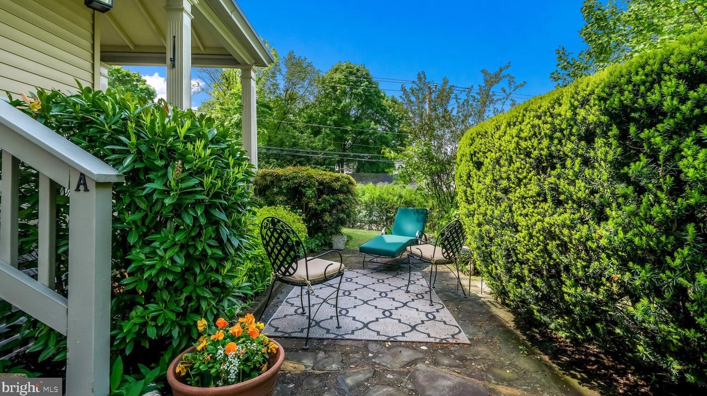 145 Selner Ln, Gardenville, PA