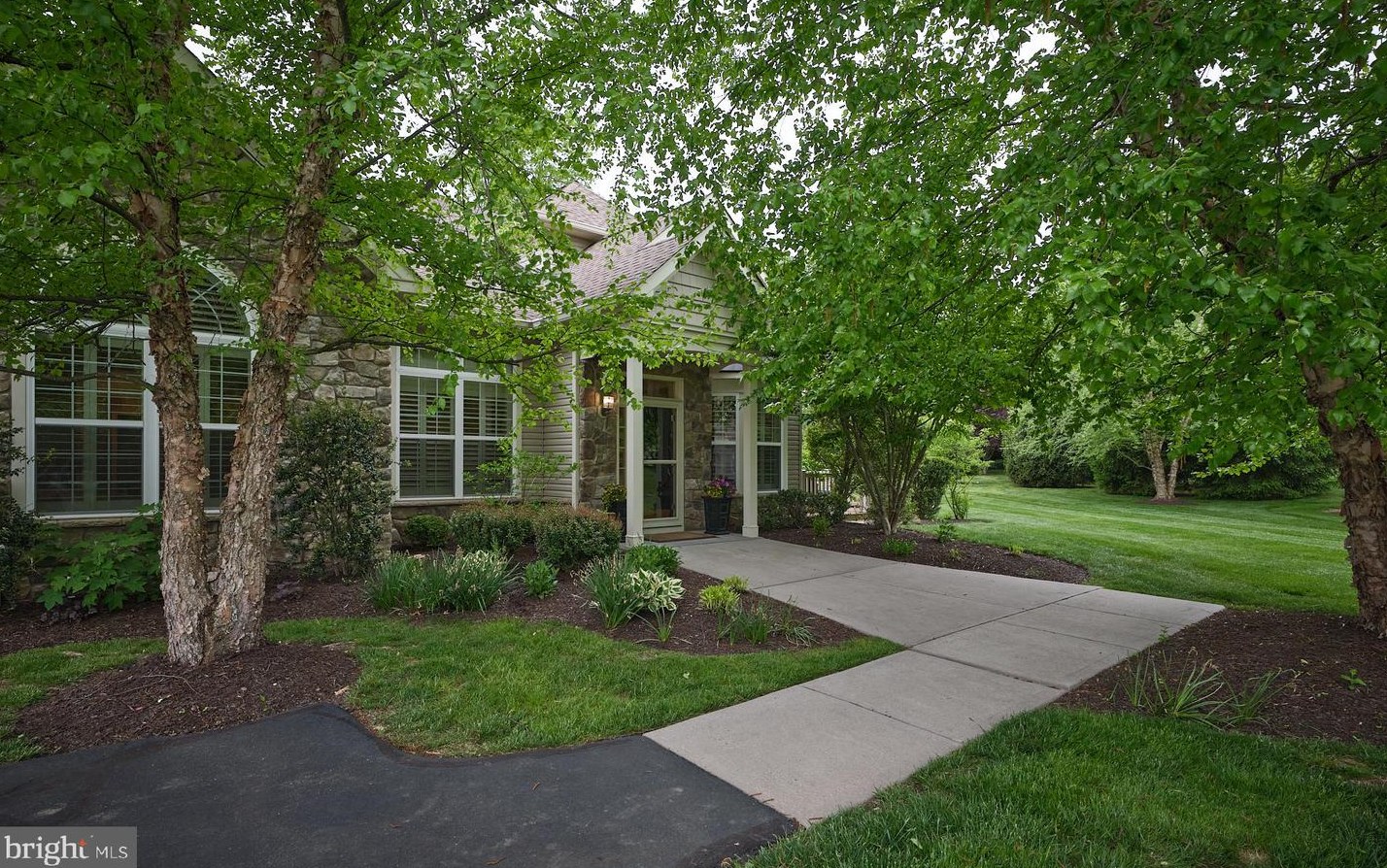194 Willow Dr, Upper Makefield, PA 18940