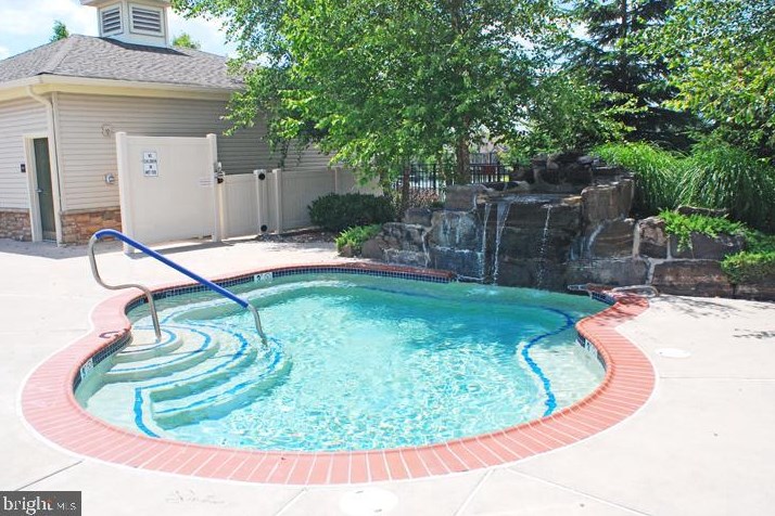 160 Shadybrook Dr, Langhorne PA 19047-8031 exterior