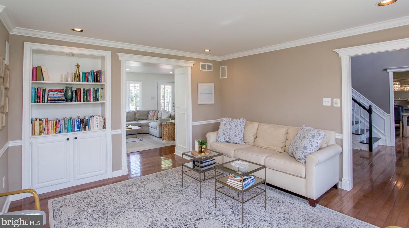 2018 Leedoms Dr, Upper Makefield PA 18940-9420 exterior