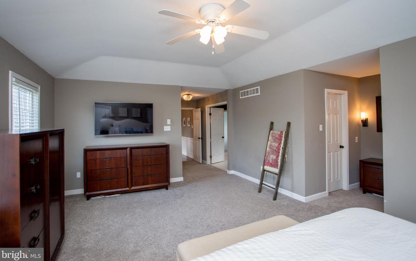 2018 Leedoms Dr, Upper Makefield PA 18940-9420 exterior