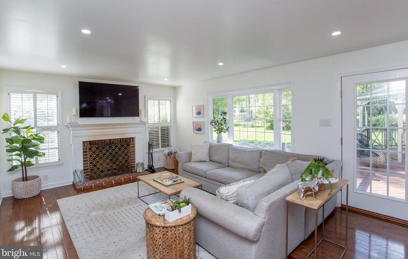 2018 Leedoms Dr, Upper Makefield PA 18940-9420 exterior