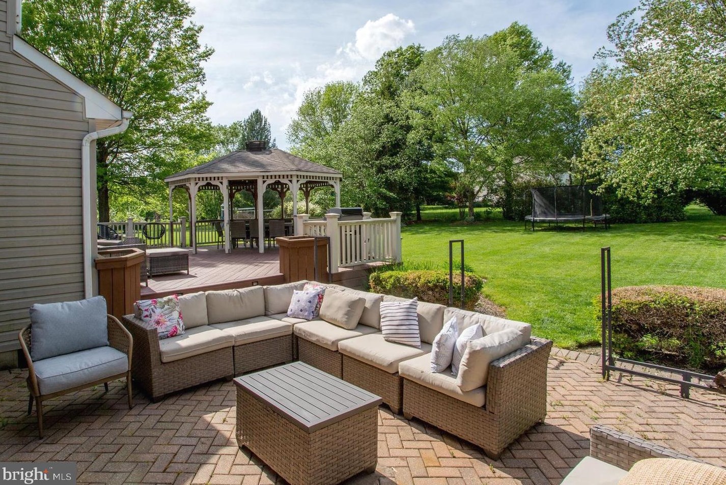 2018 Leedoms Dr, Upper Makefield PA 18940-9420 exterior