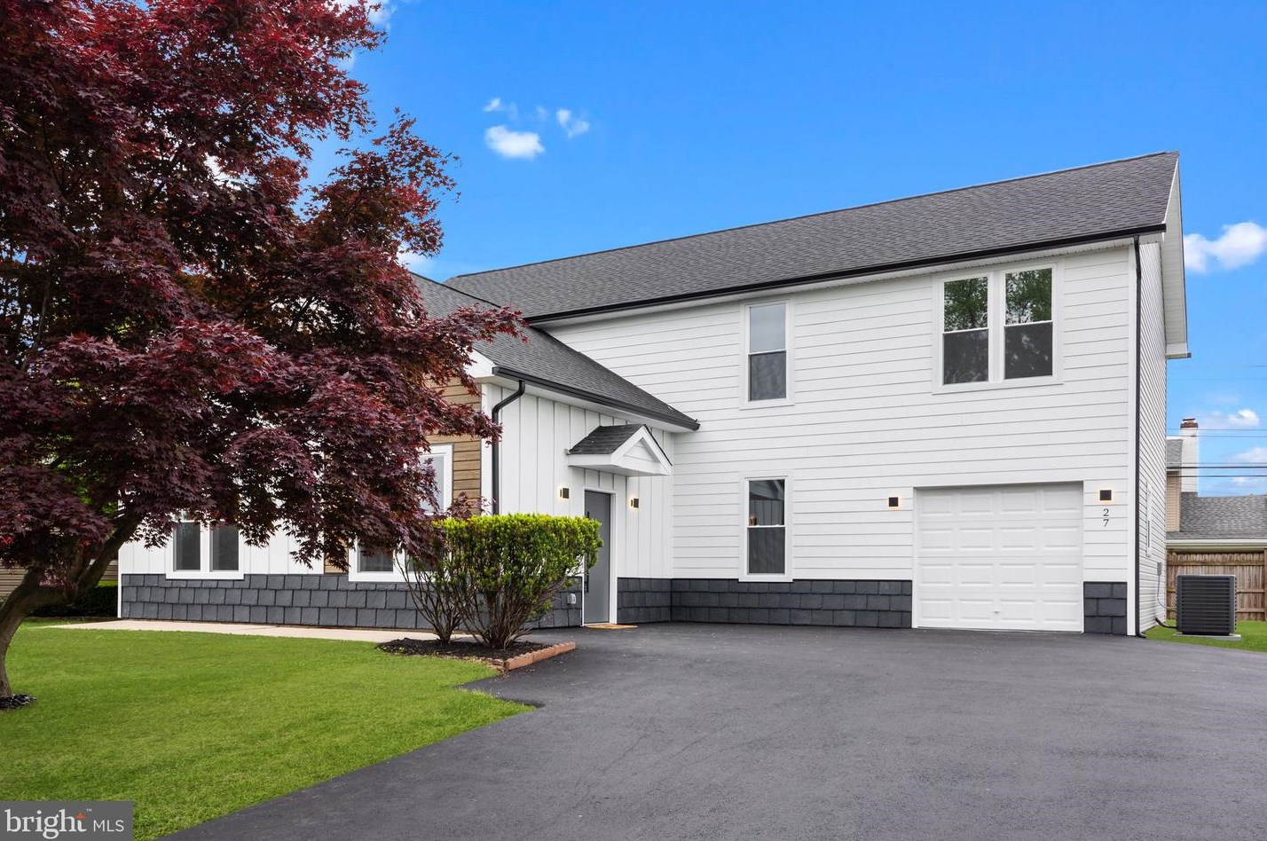 27 Leisure Ln, Levittown, PA 19054-3911