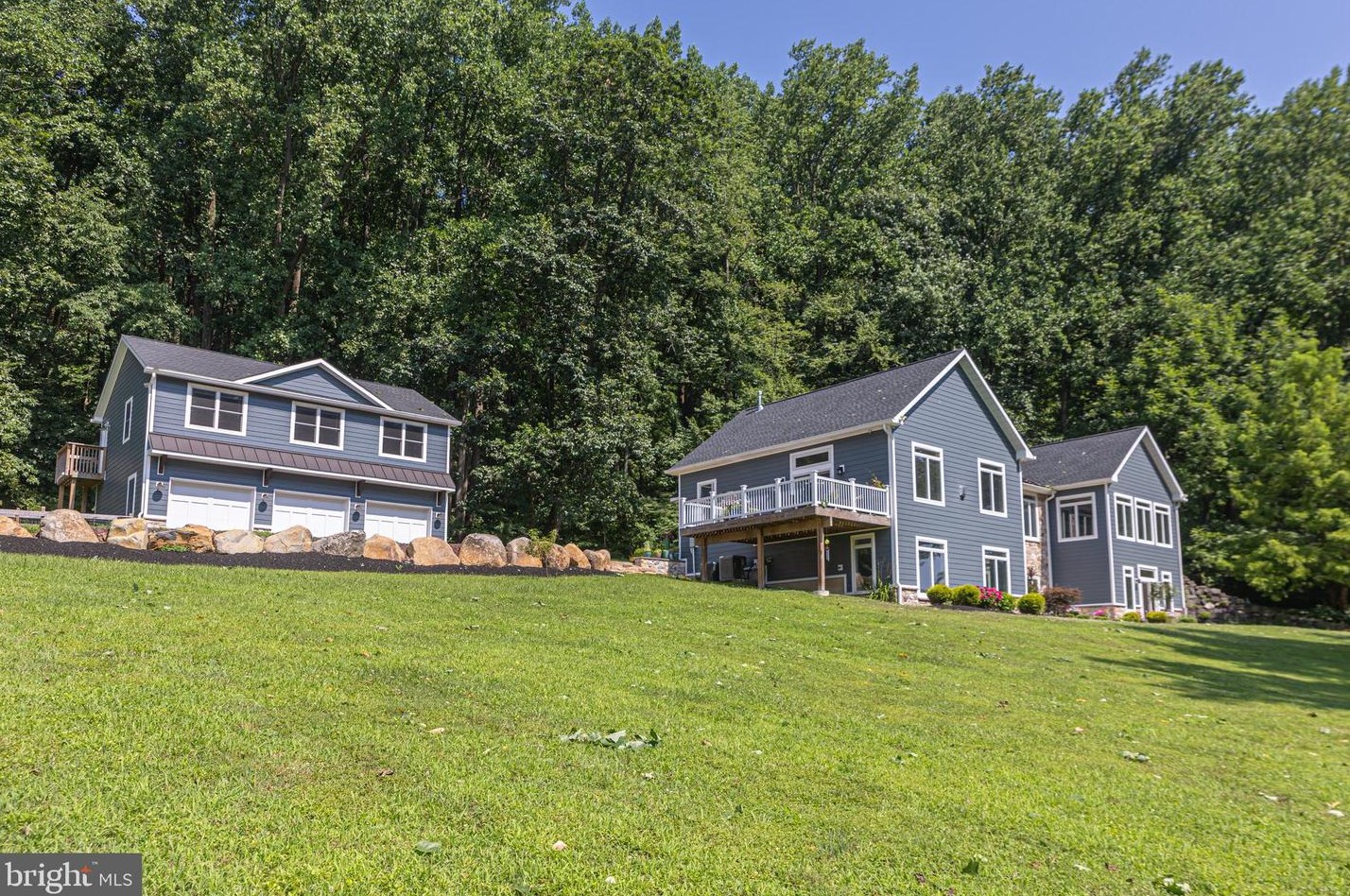 3911 Dogwood Ln, Riegelsville, PA 18077
