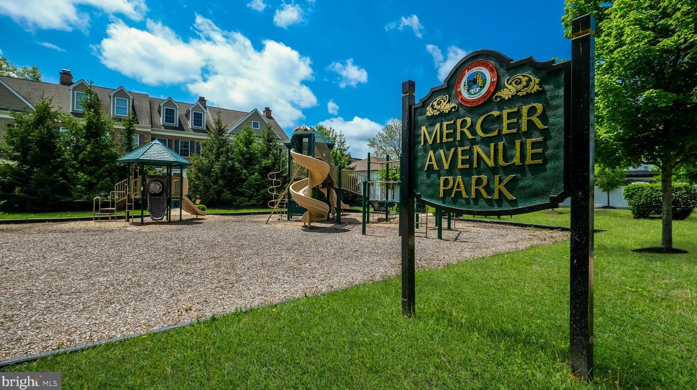 16 Mercer Ave, Gardenville PA  18901 exterior