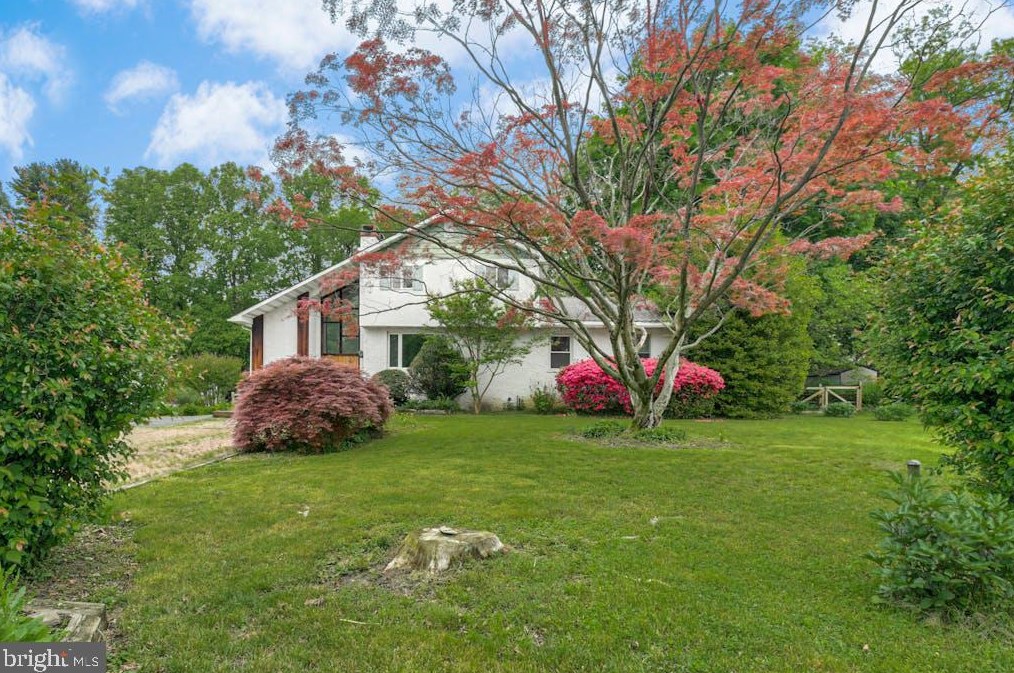 73 Evergreen Dr, Gardenville, PA