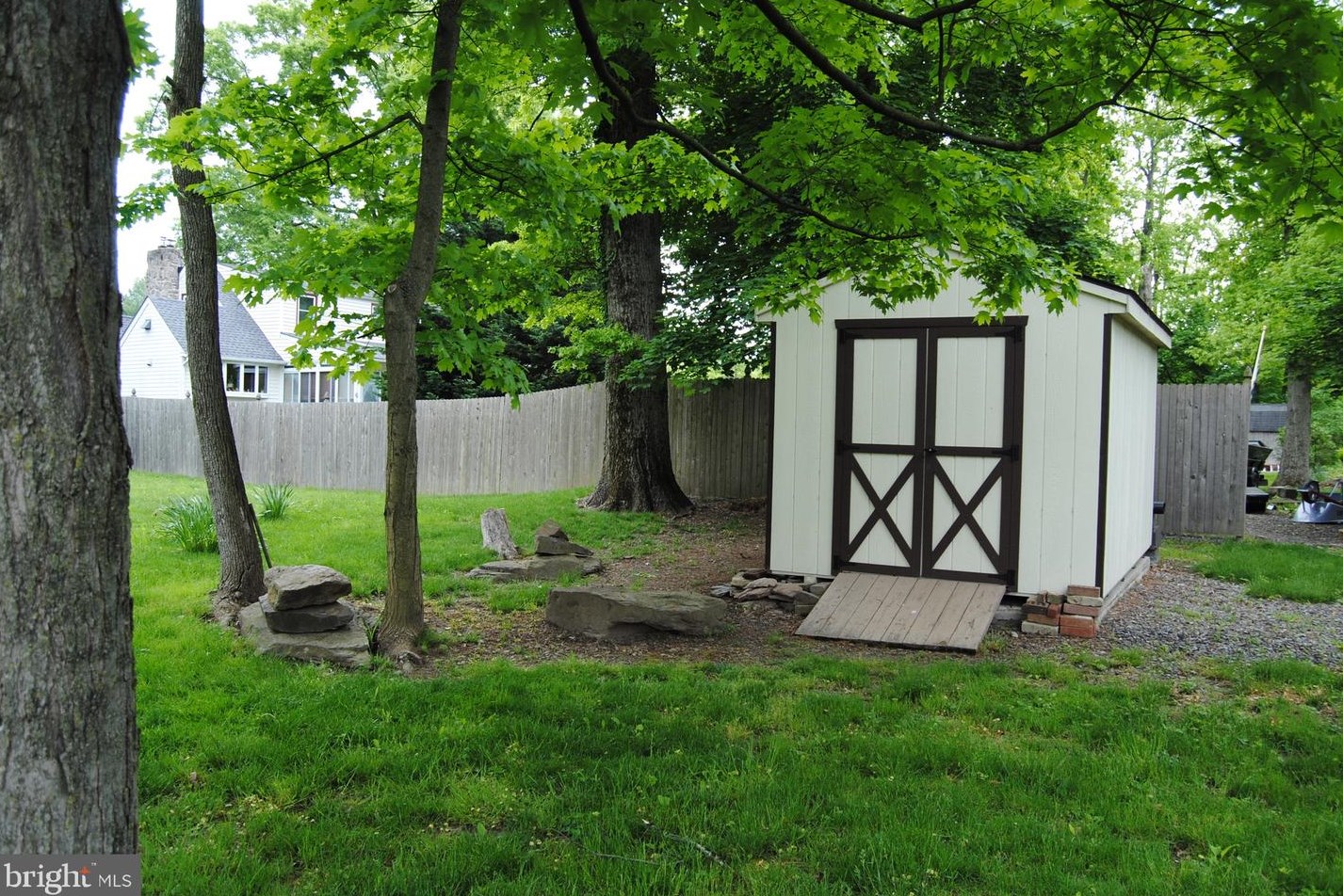 6 Neshaminy Ave, Upper Makefield PA  18940-9647 exterior