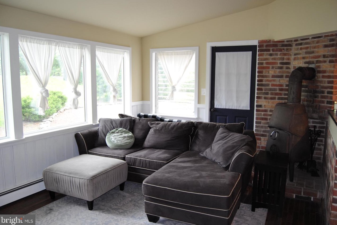 6 Neshaminy Ave, Upper Makefield PA  18940-9647 exterior