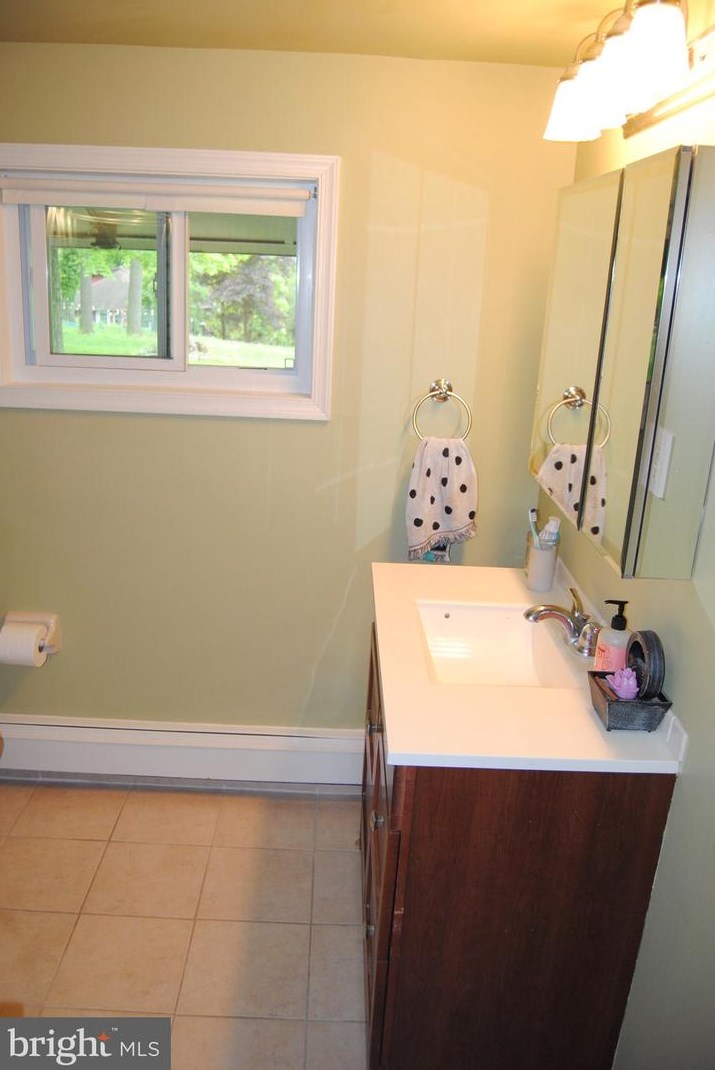 6 Neshaminy Ave, Upper Makefield PA  18940-9647 exterior