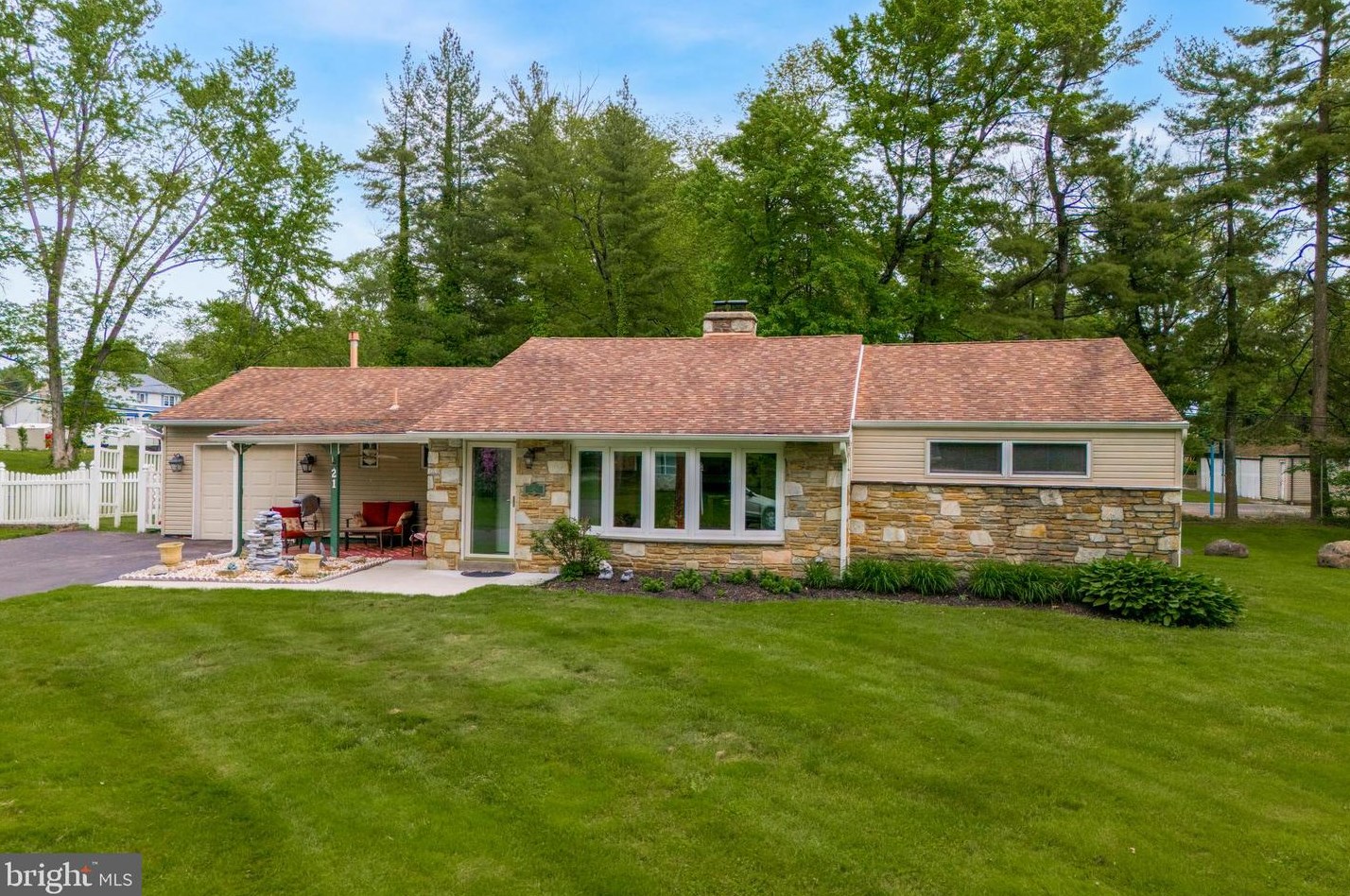 21 Hilltop Rd, Langhorne, PA 19053-6323