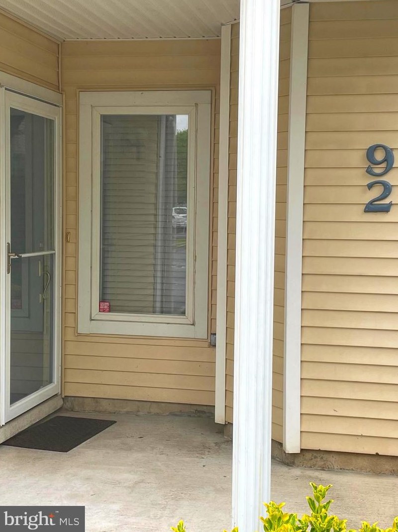 92 Catherine Ct, Levittown, PA 19057-3616
