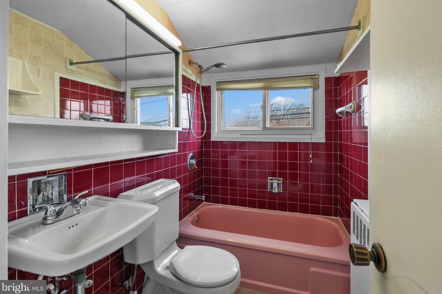 30 Conifer Rd, Levittown PA 19057-1718 exterior