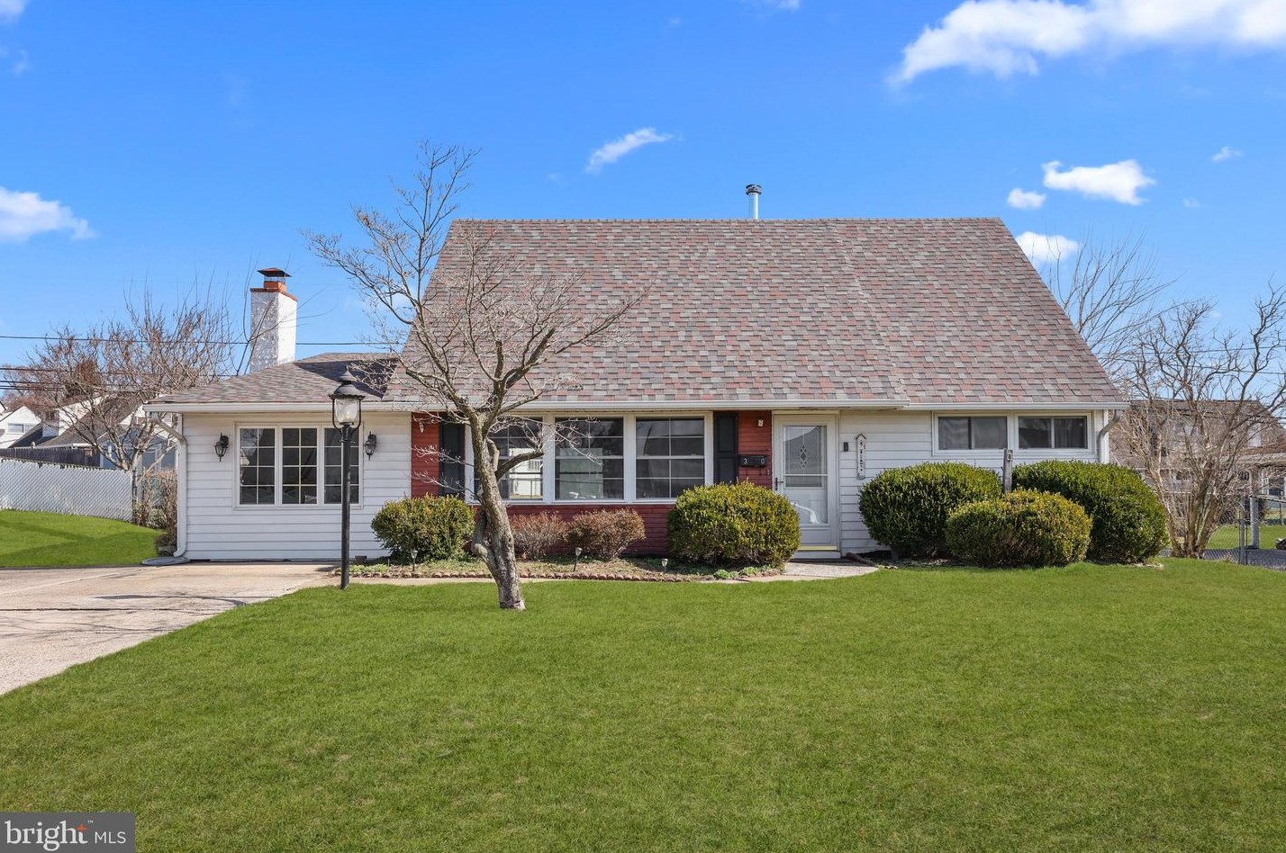 30 Conifer Rd, Levittown, PA 19057-1719