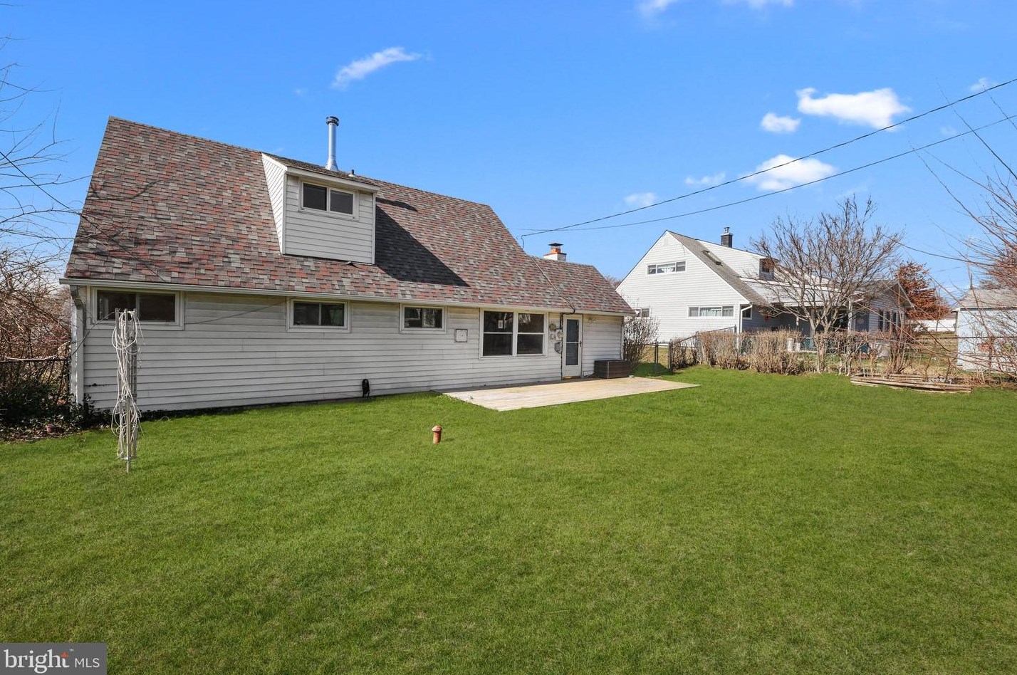 30 Conifer Rd, Levittown PA 19057-1718 exterior