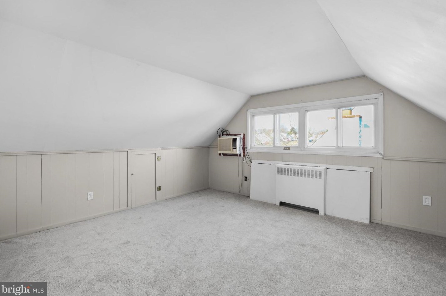 30 Conifer Rd, Levittown PA 19057-1718 exterior