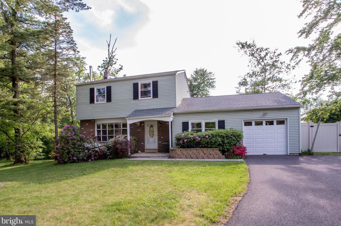 8 Oakmont Way, Chalfont, PA 18914-1423