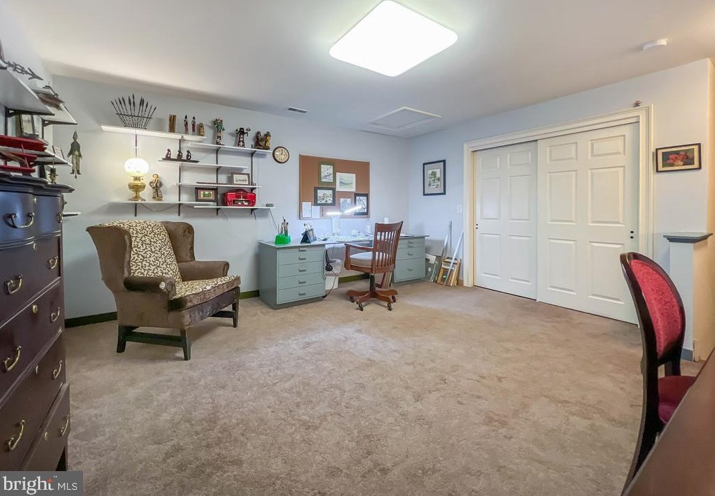 284 Willow Dr, Upper Makefield PA 18940-2453 exterior