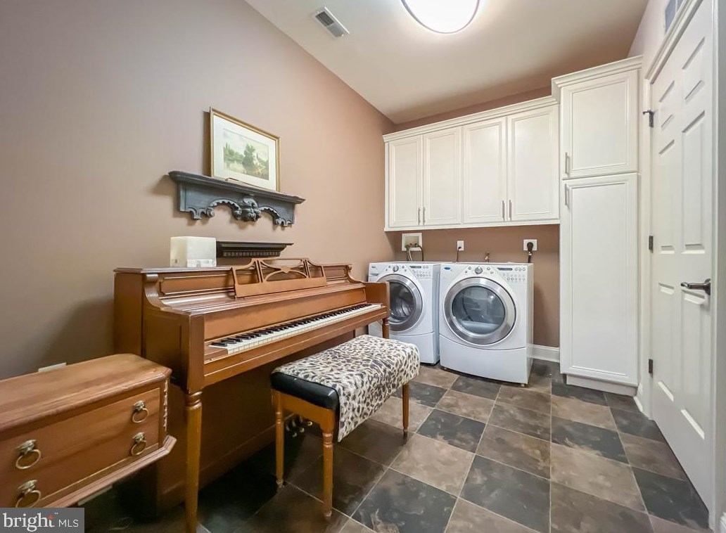 284 Willow Dr, Upper Makefield PA 18940-2453 exterior