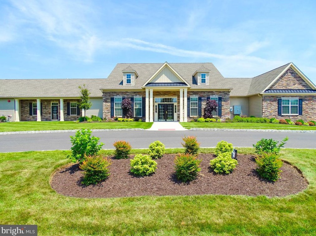 284 Willow Dr, Upper Makefield PA 18940-2453 exterior