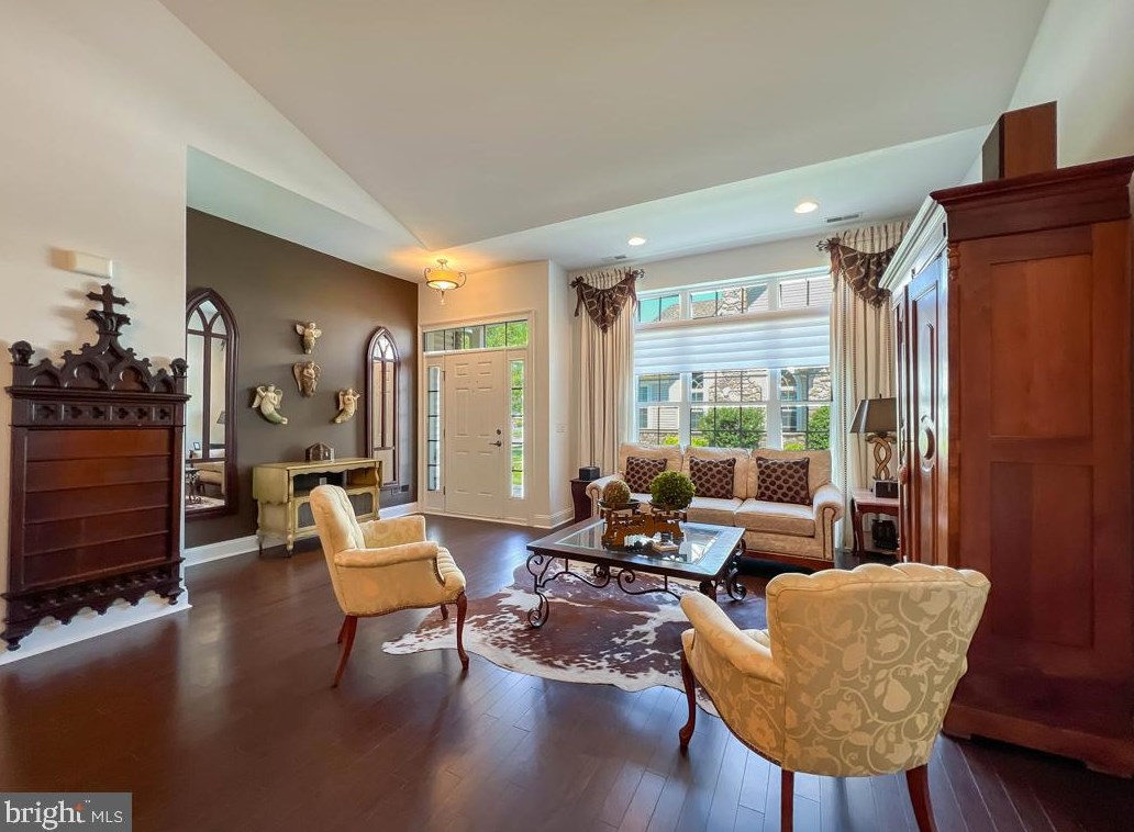 284 Willow Dr, Upper Makefield PA 18940-2453 exterior