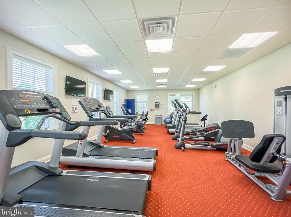 284 Willow Dr, Upper Makefield PA 18940-2453 exterior