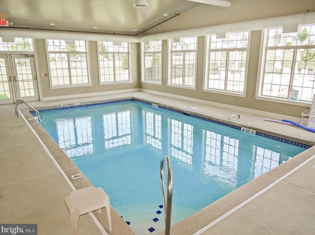 284 Willow Dr, Upper Makefield PA 18940-2453 exterior