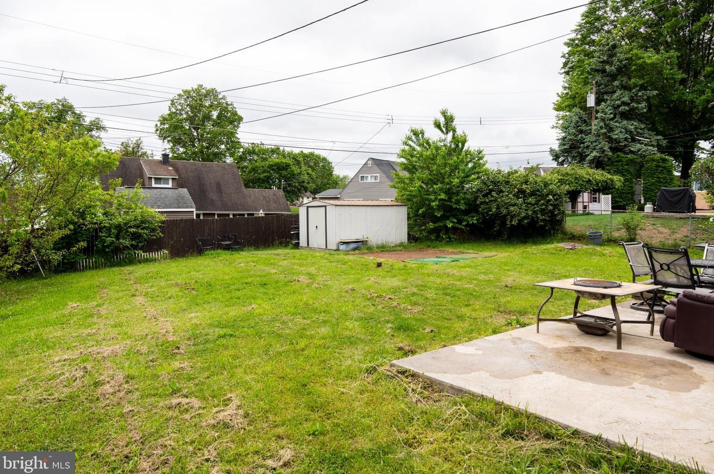 43 Camellia Rd, Levittown PA 19057-1742 exterior