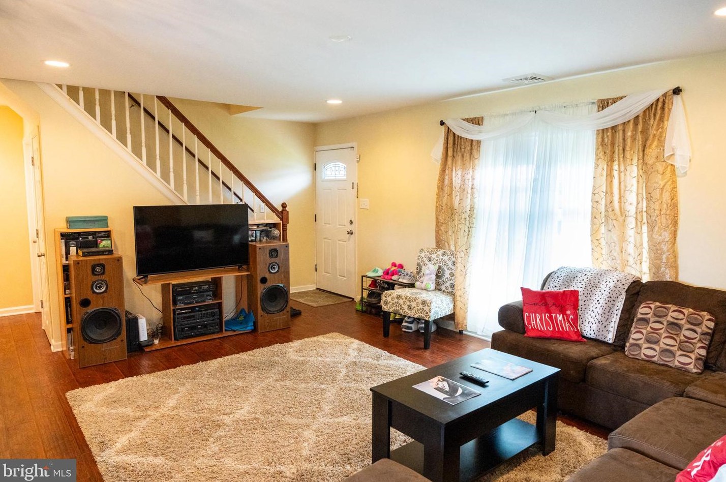 43 Camellia Rd, Levittown PA 19057-1742 exterior