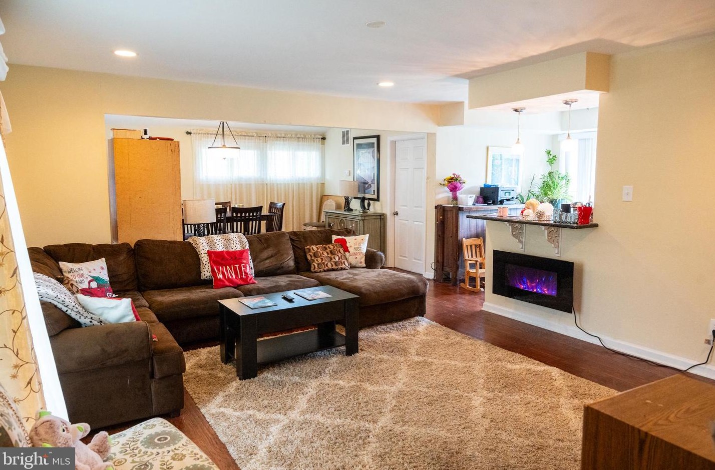 43 Camellia Rd, Levittown PA 19057-1742 exterior