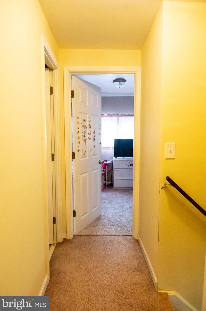 43 Camellia Rd, Levittown PA 19057-1742 exterior