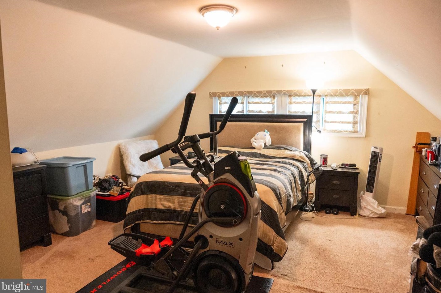 43 Camellia Rd, Levittown PA 19057-1742 exterior