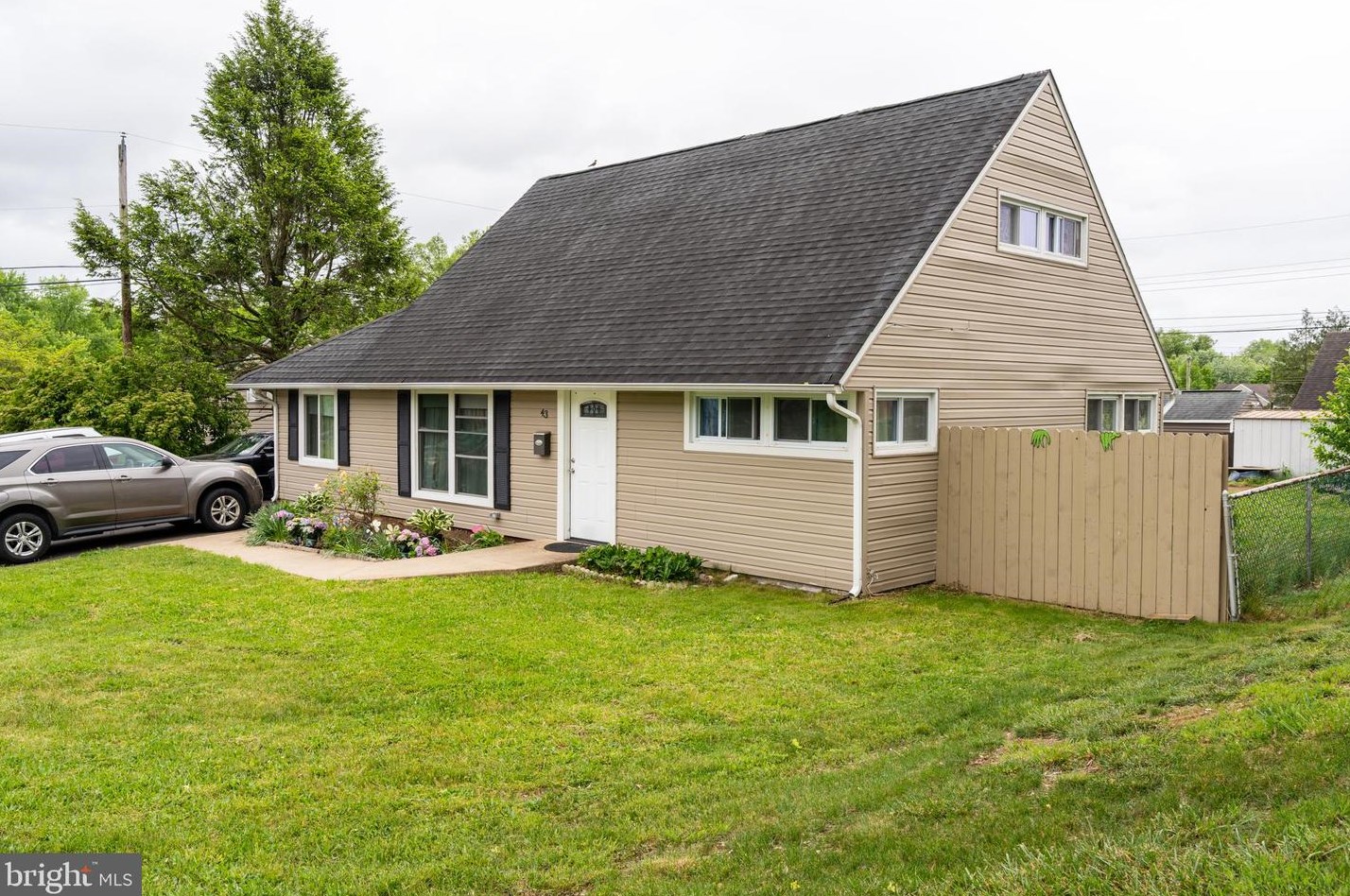 43 Camellia Rd, Levittown, PA 19057-1742