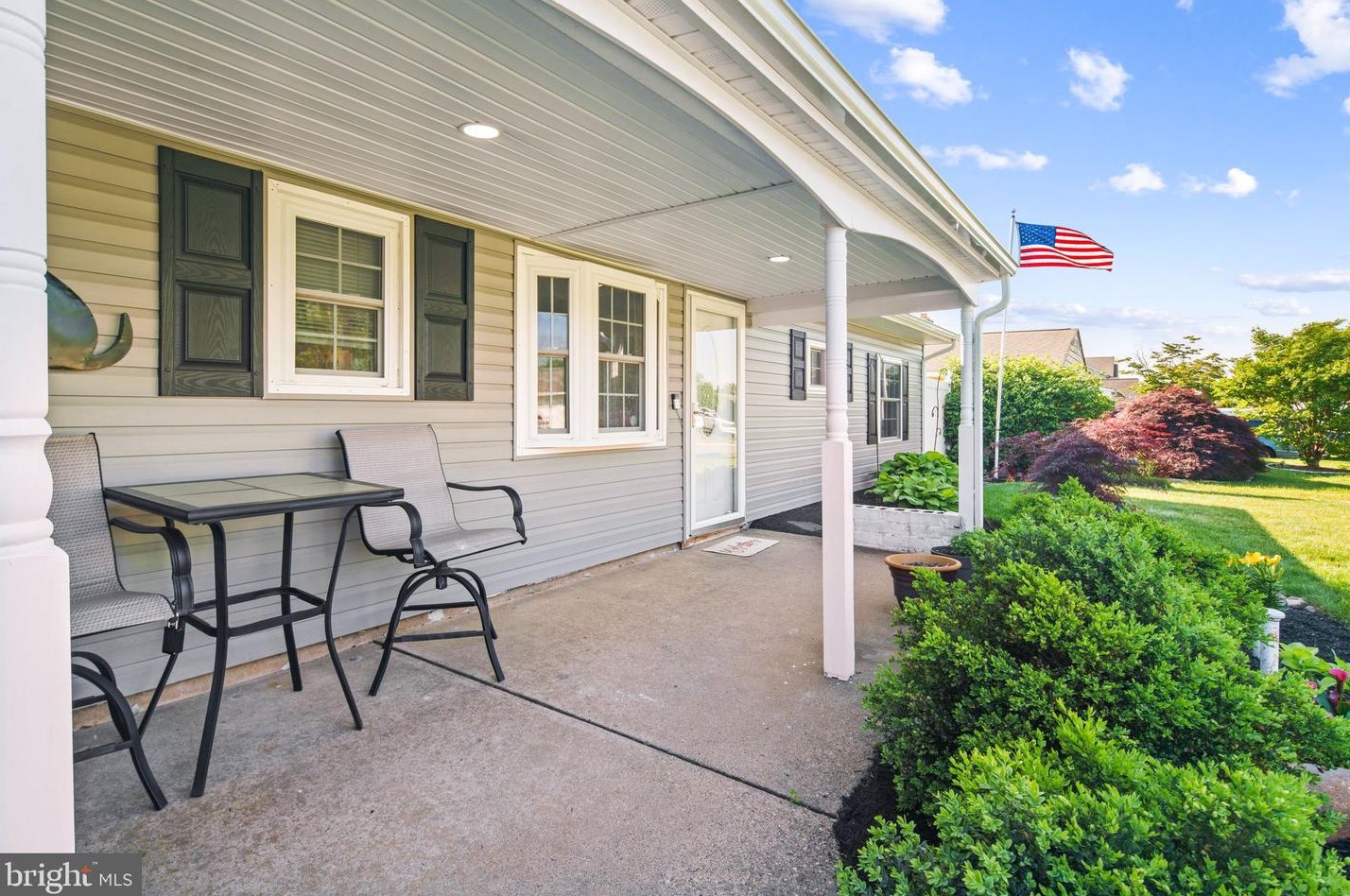 11 Peachtree Ln, Levittown, PA 19054-3703