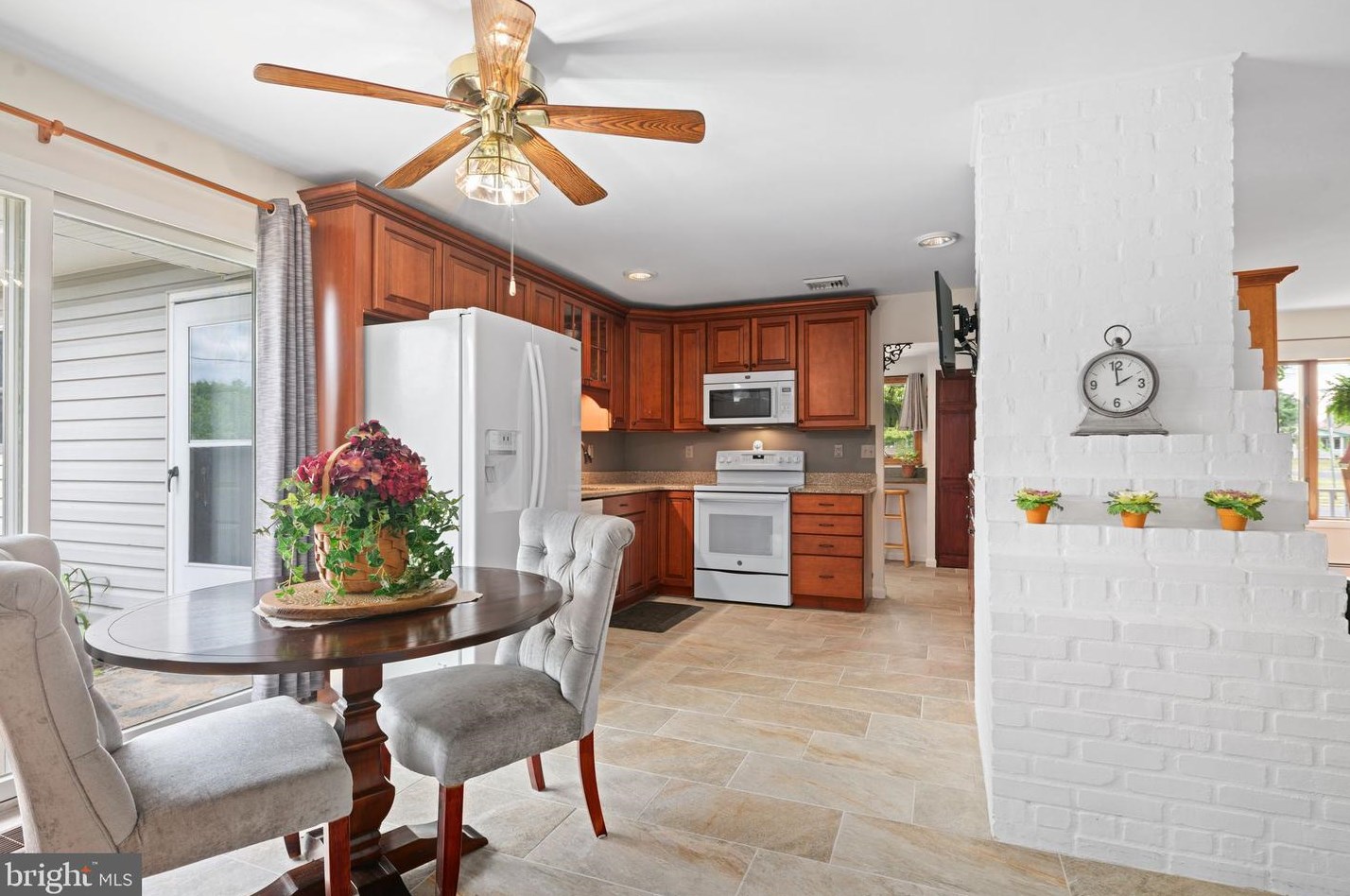 3 Pleasant Ln, Levittown PA  19054-3711 exterior