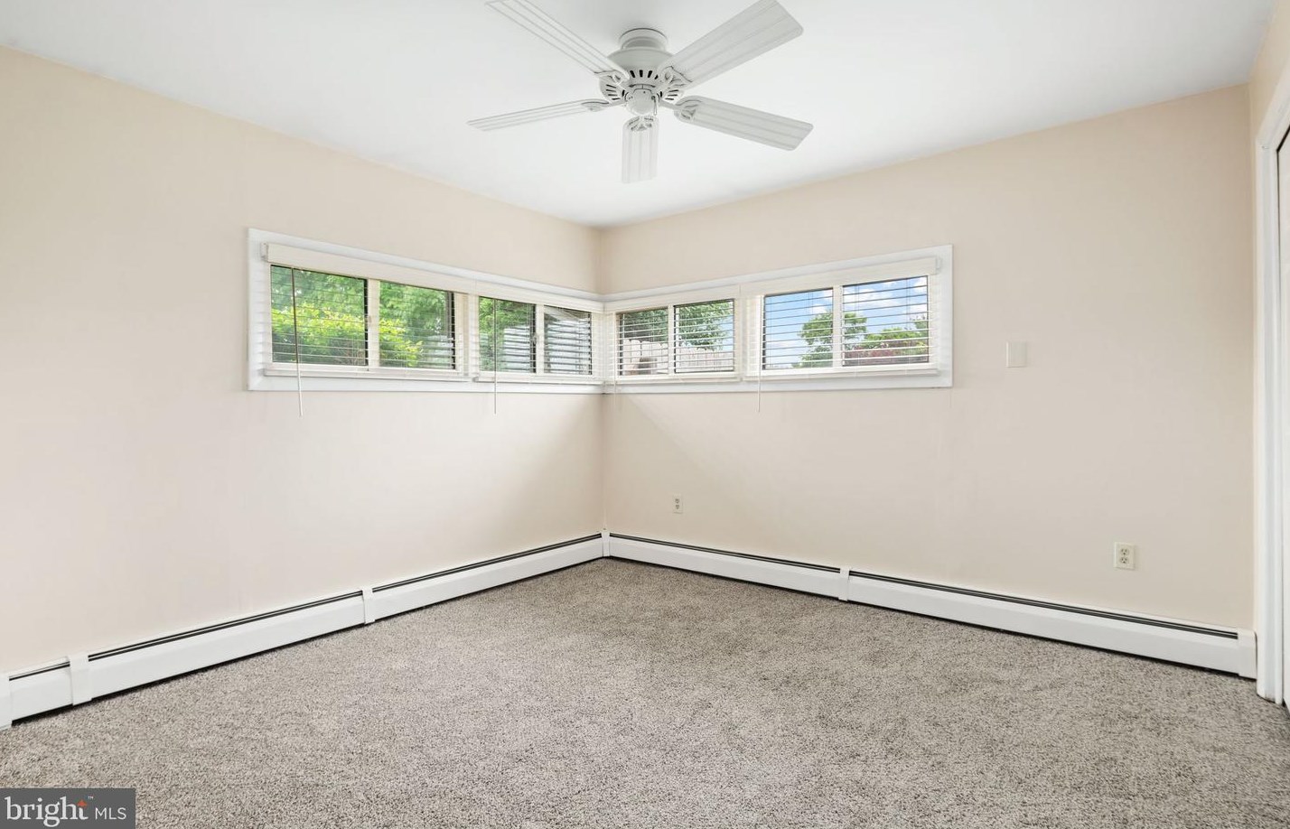 3 Pleasant Ln, Levittown PA  19054-3711 exterior