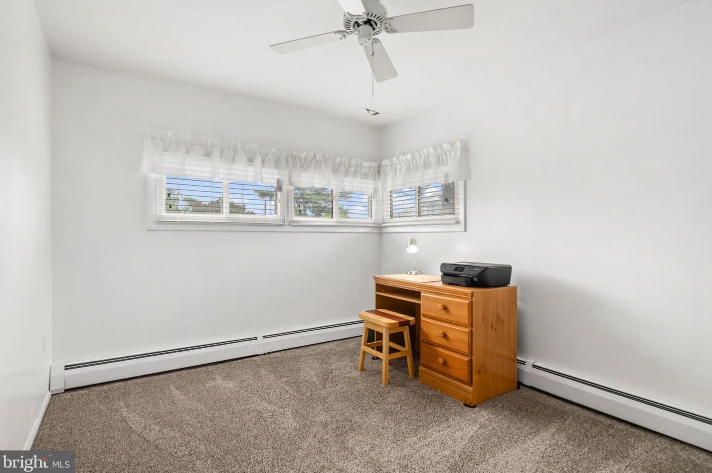 3 Pleasant Ln, Levittown PA  19054-3711 exterior