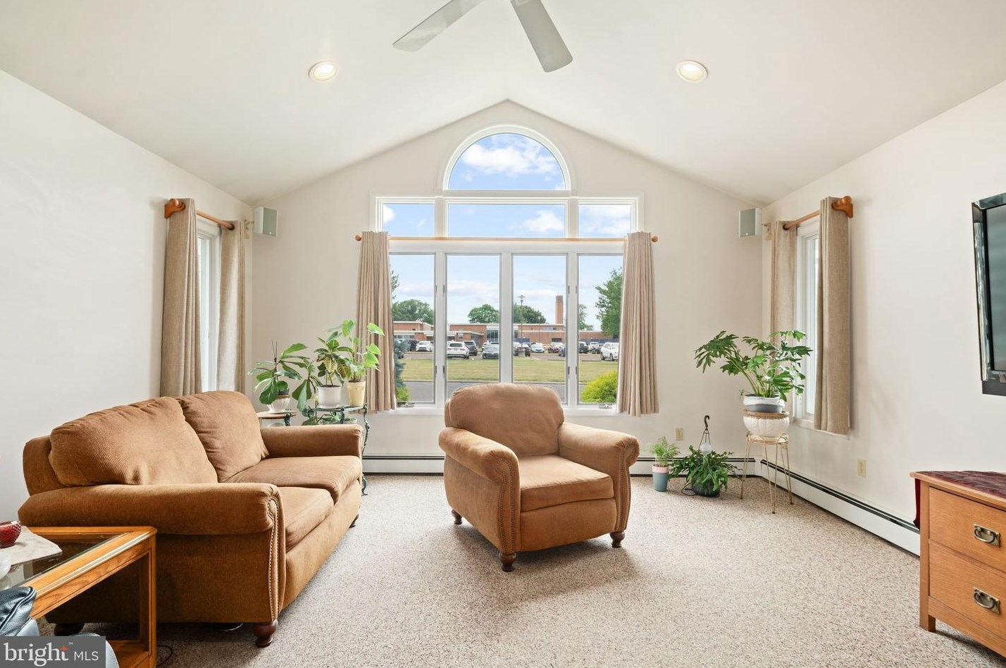 3 Pleasant Ln, Levittown PA  19054-3711 exterior