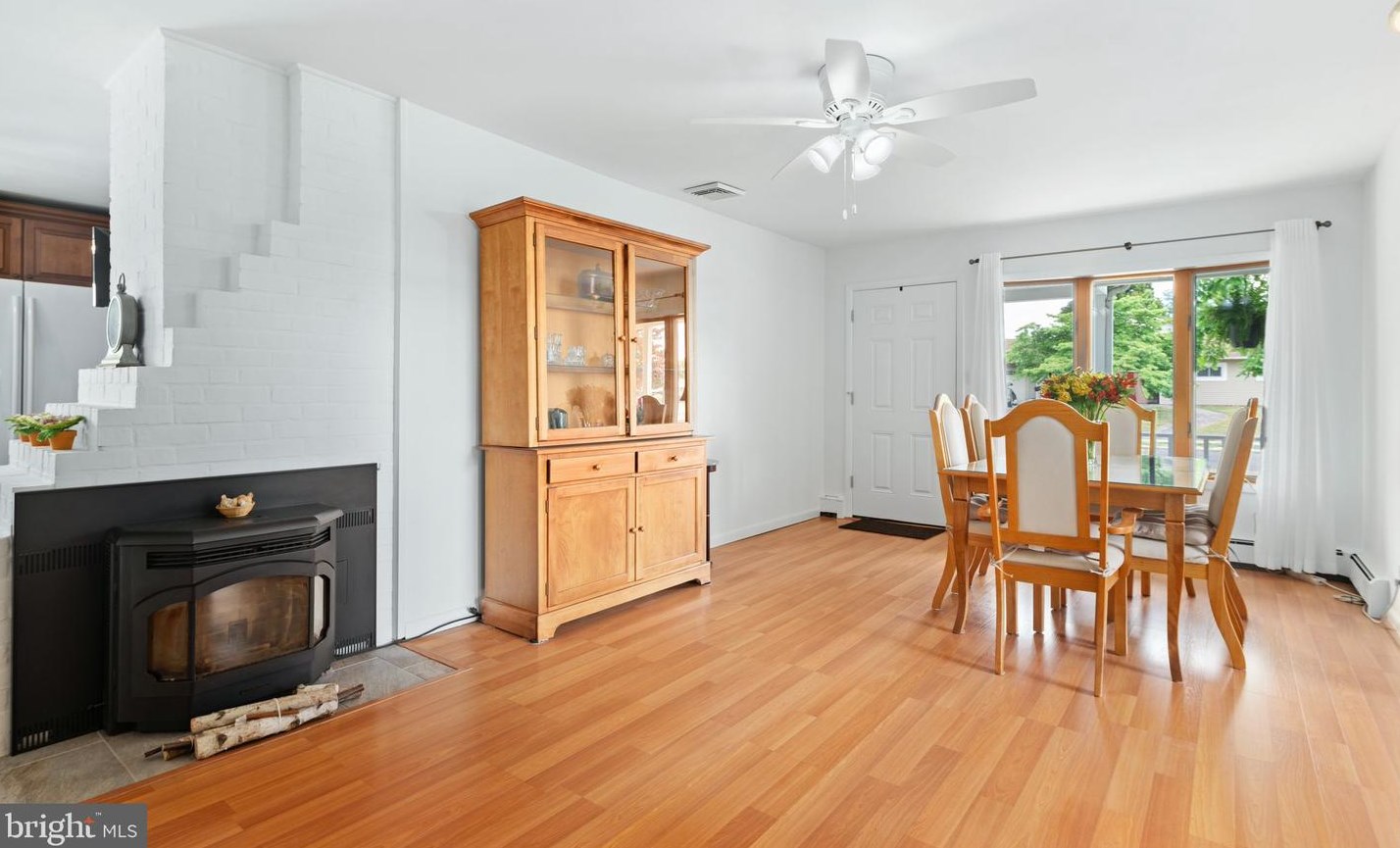 3 Pleasant Ln, Levittown PA  19054-3711 exterior