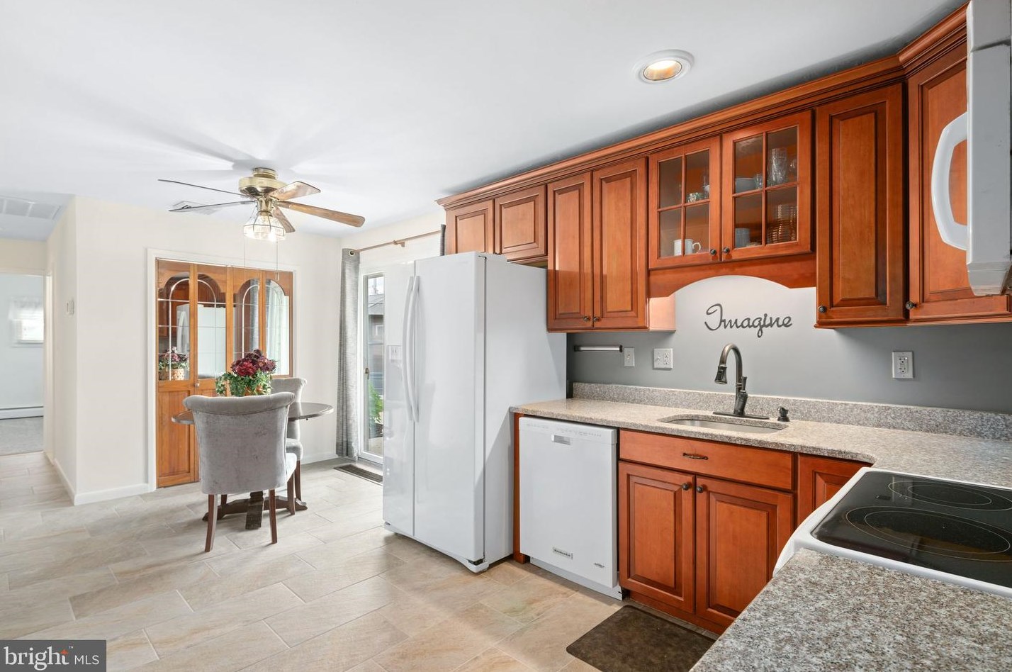 3 Pleasant Ln, Levittown PA  19054-3711 exterior