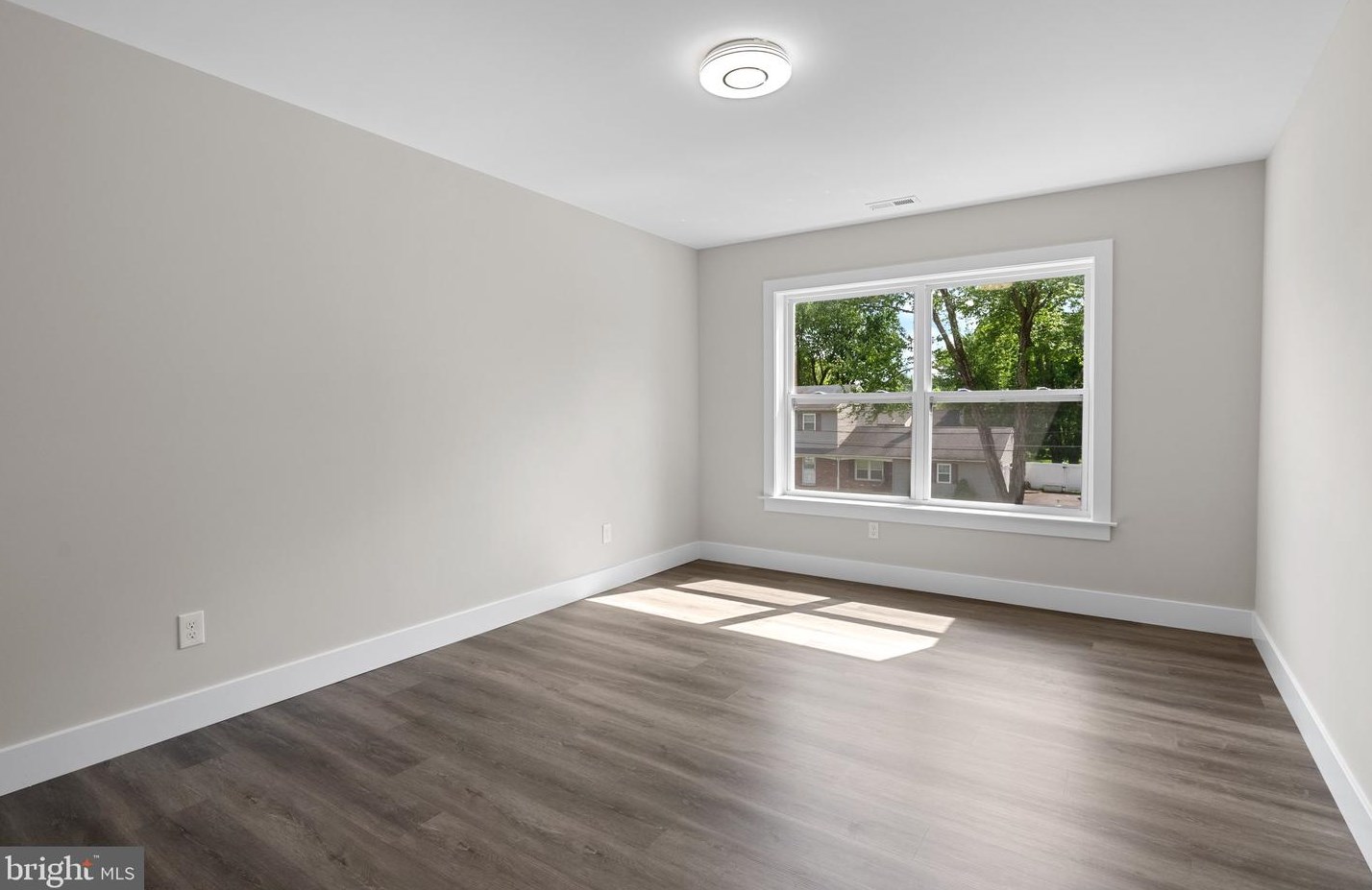 825 Elm Ave, Langhorne PA  19047-5947 exterior