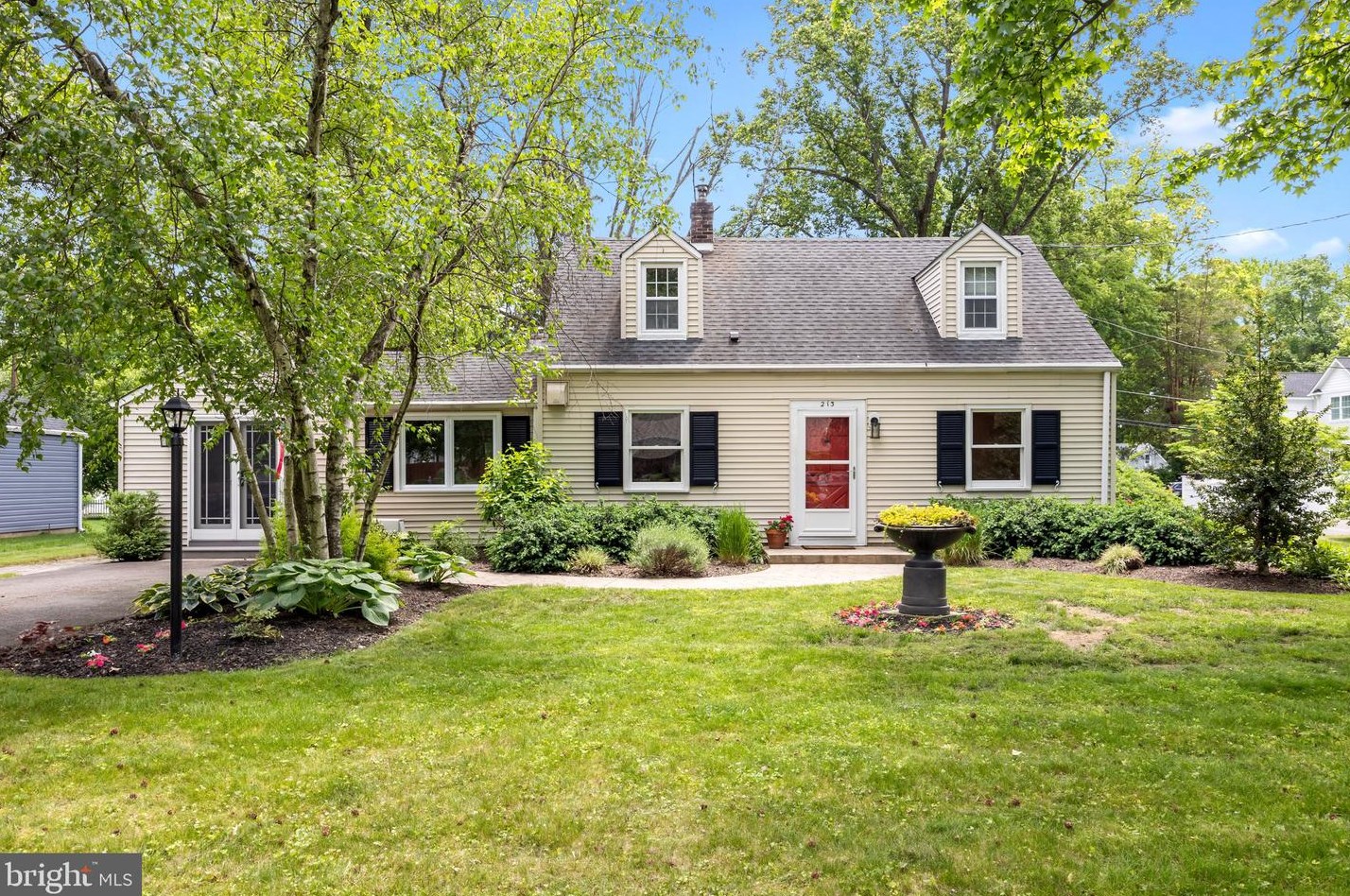 213 W Ferry Rd, Yardley, PA 19067