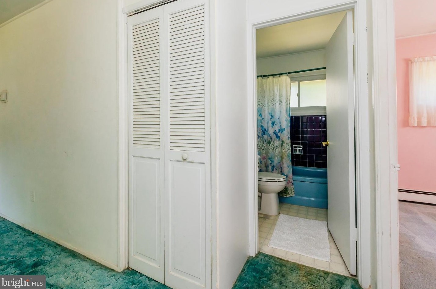 12 Vase Ln, Levittown PA 19054-1203 exterior