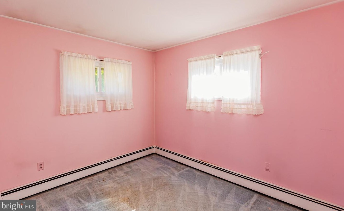 12 Vase Ln, Levittown PA 19054-1203 exterior