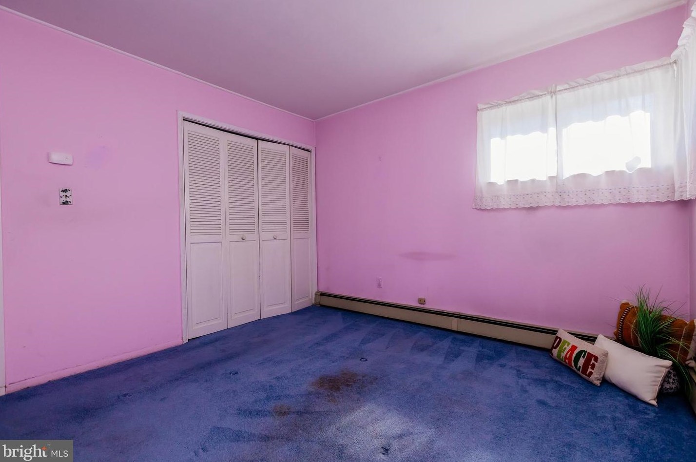 12 Vase Ln, Levittown PA 19054-1203 exterior