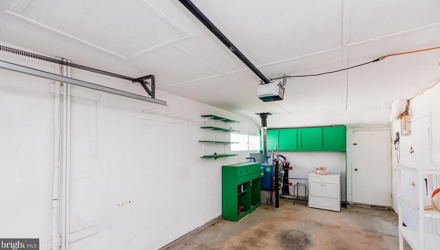 12 Vase Ln, Levittown PA 19054-1203 exterior